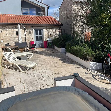 Holiday Home Ava1 With Pool & Holiday Home Ava2 With Whirlpool Baderna المظهر الخارجي الصورة