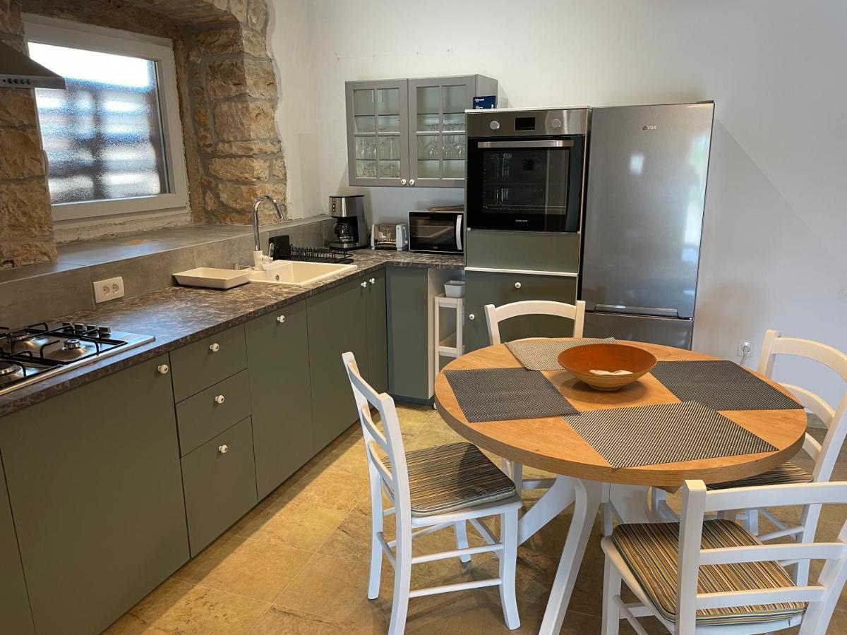 Holiday Home Ava1 With Pool & Holiday Home Ava2 With Whirlpool Baderna المظهر الخارجي الصورة