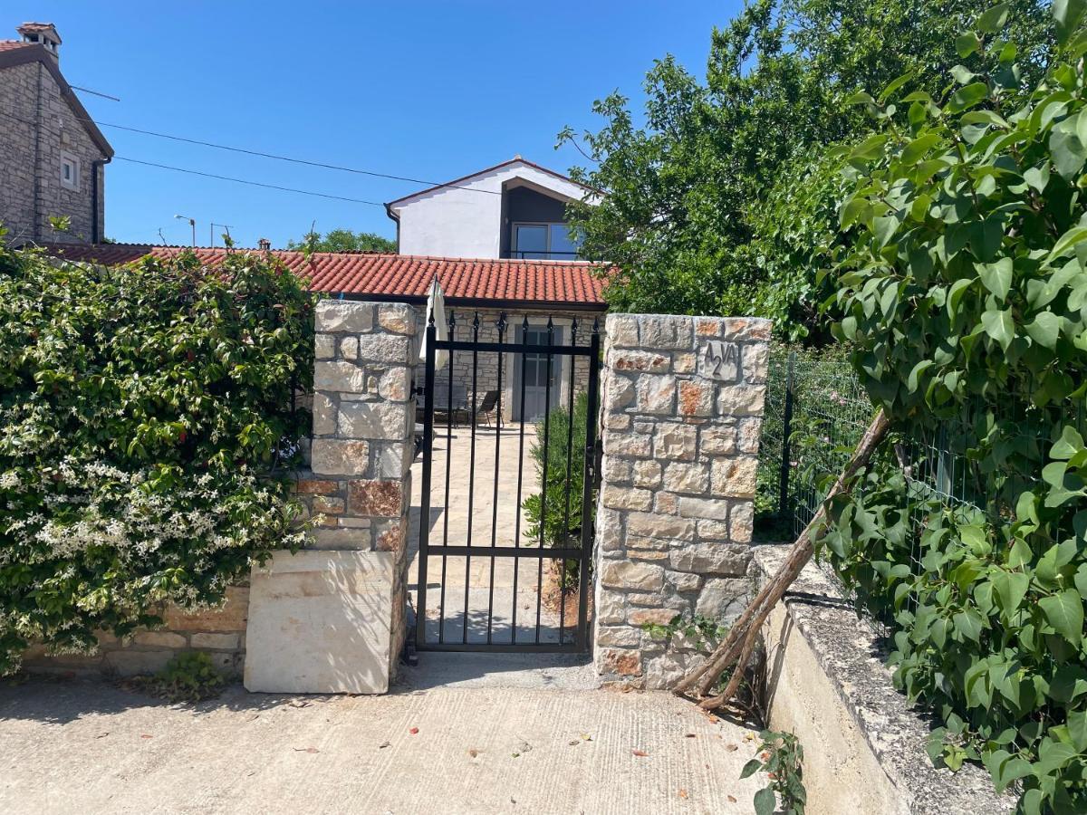 Holiday Home Ava1 With Pool & Holiday Home Ava2 With Whirlpool Baderna المظهر الخارجي الصورة