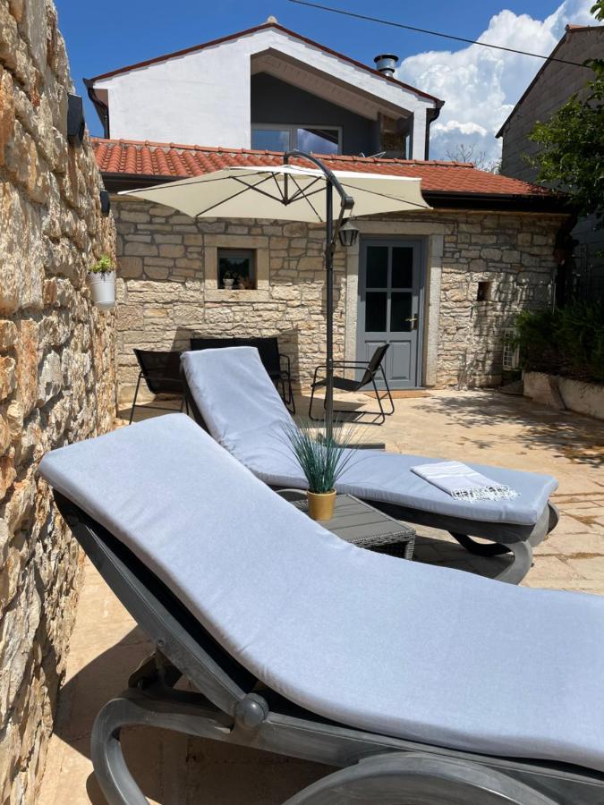 Holiday Home Ava1 With Pool & Holiday Home Ava2 With Whirlpool Baderna المظهر الخارجي الصورة